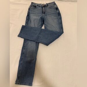 Hollister Curvy High-Rise Mom Jeans